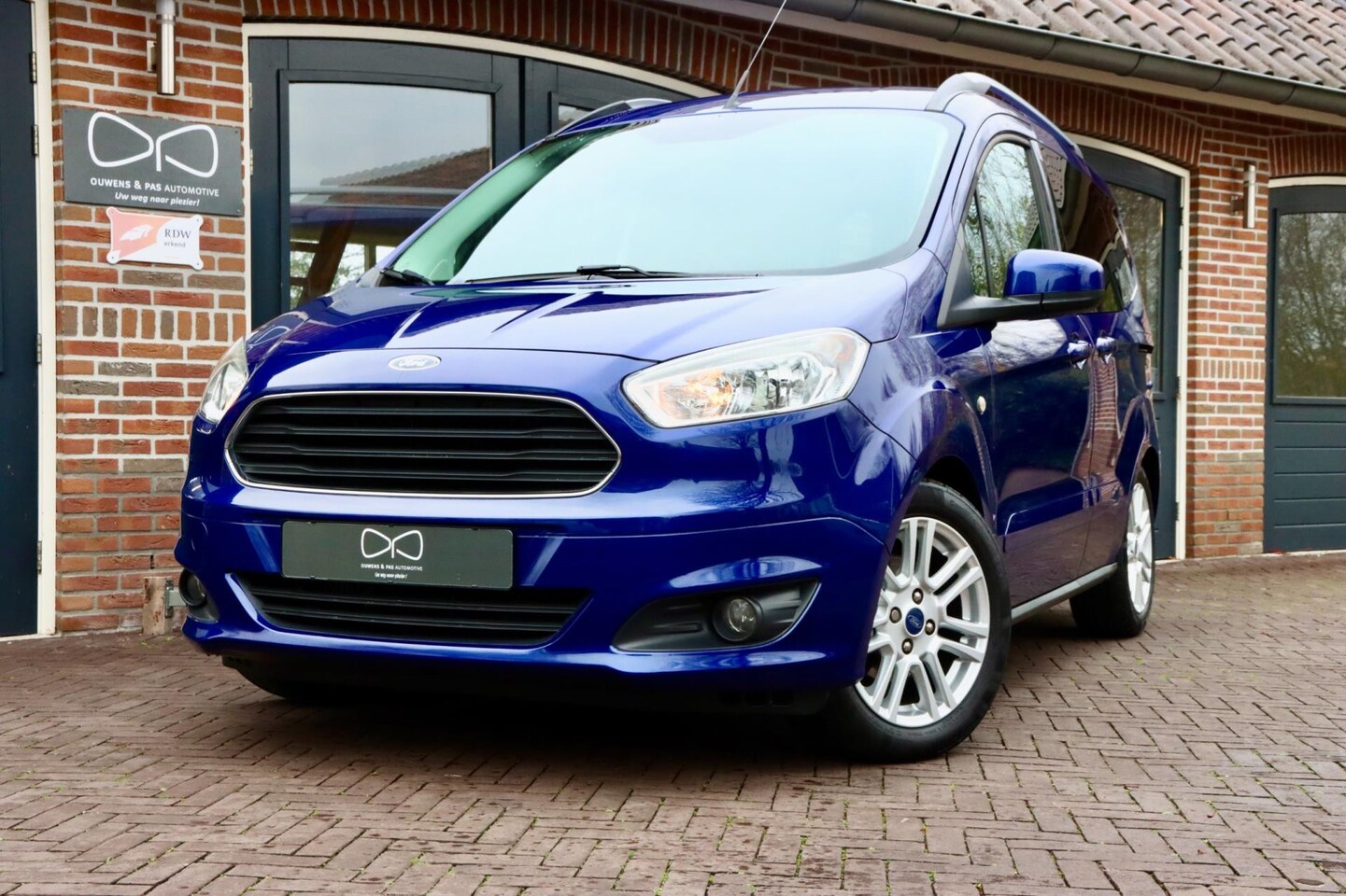 Ford Tourneo Courier - 1.0 Titanium | NIEUWE DISTRIBUTIE | STOELVERWARMING | AIRCO | CRUISE - AutoWereld.nl