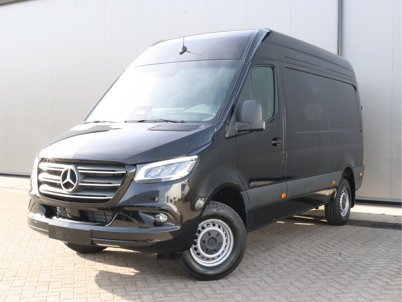 Mercedes-Benz Sprinter - 319 CDI 190pk L2H2 RWD Automaat, Smartphone pakket, Distronic, 3,5t trekhaakvoorbereiding - AutoWereld.nl