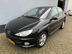 Peugeot 206 - 1.6-16V Griffe 5-deurs - Climate Control - Leder/Alcantara