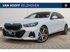 BMW i5 - eDrive40 High Executive M Sport / Panoramadak / Parking Assistant Plus / Stoelventilatie /