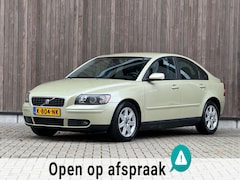 Volvo S40 - 2.4 Momentum |Automaat |Youngtimer|Trekhaak|Navi|