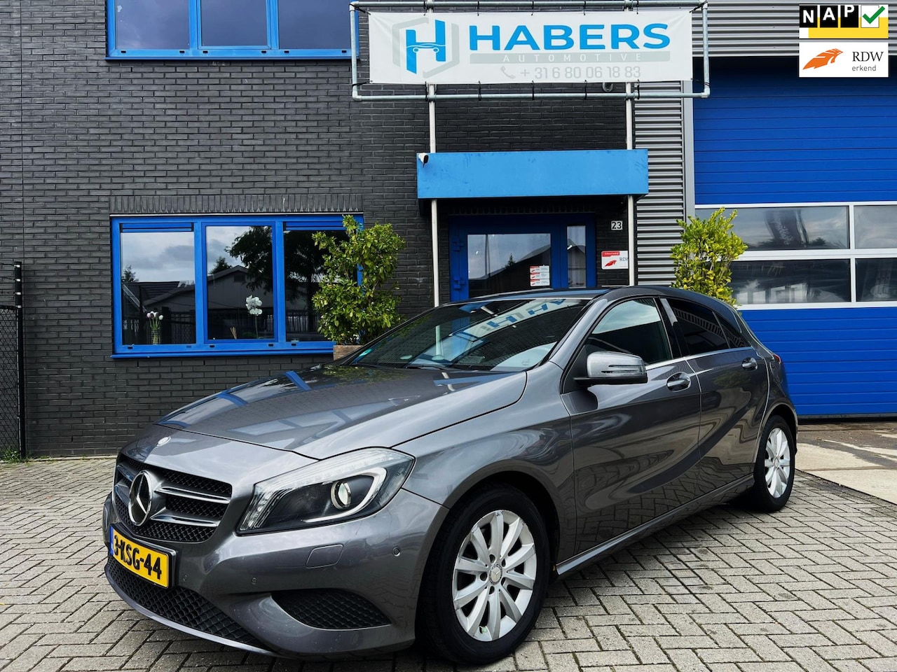 Mercedes-Benz A-klasse - 180 Ambition 122PK|Origineel NL|Navigatie|Parkeersenoren|Half Leder|AUT|Xenon|Isofix|Cruis - AutoWereld.nl