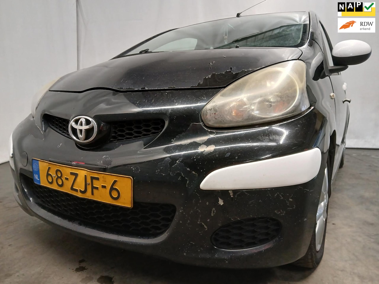 Toyota Aygo - 1.0-12V Dynamic Navigator - airco - Export - Schade - AutoWereld.nl