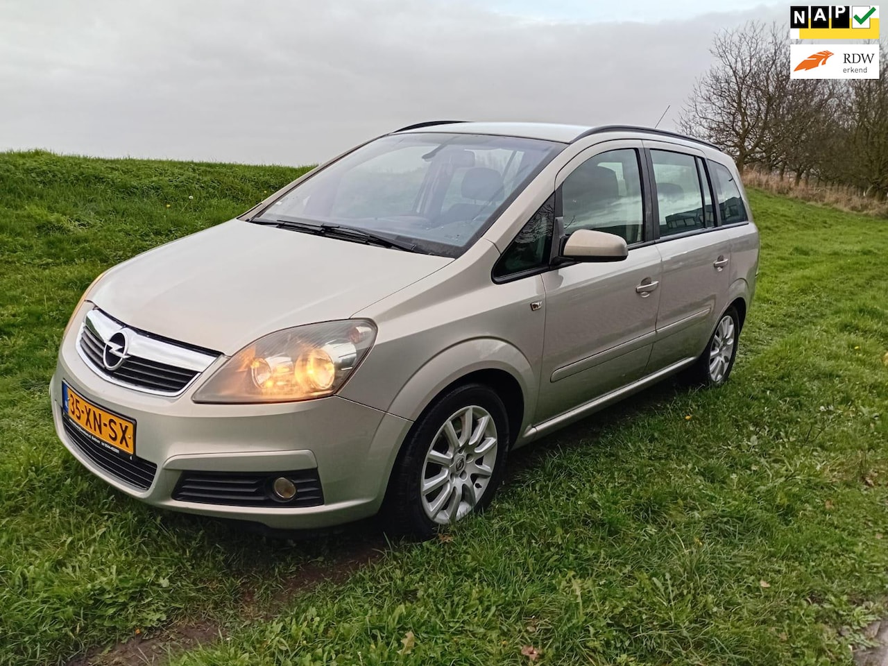 Opel Zafira - 2.2i Temptation Automaat Airco Cruise Control 7-prs Trekhaak NAP 28-03-'25 APK - AutoWereld.nl