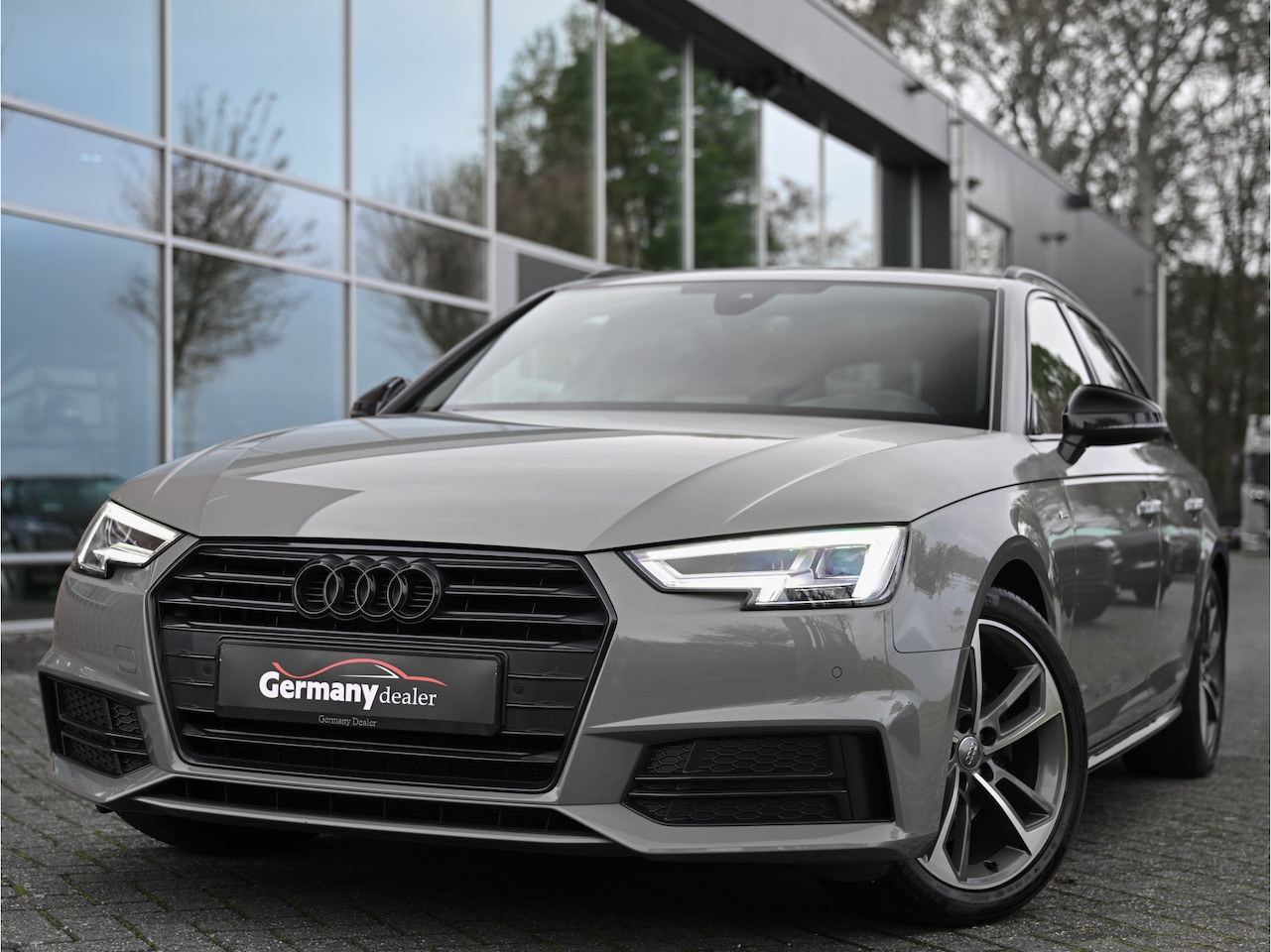 Audi A4 Avant - 1.4TFSI Sport S-Line Black Edition 150pk Quantumgrey Tr-Haak Sfeerverl. Audi-Sound - AutoWereld.nl