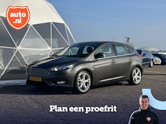 Ford Focus - 1.5 Titanium | Cruise Control | Trekhaak | Carplay | Parkeersensoren | Stoelverwarming |