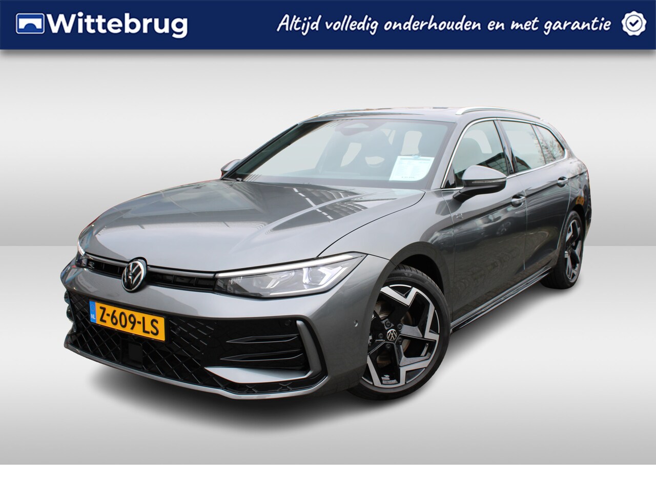 Volkswagen Passat Variant - 1.5 eTSI R-Line Business Panoramadak / Trekhaak / Navigatie  / R-Line / Clima / LED / Fabr - AutoWereld.nl