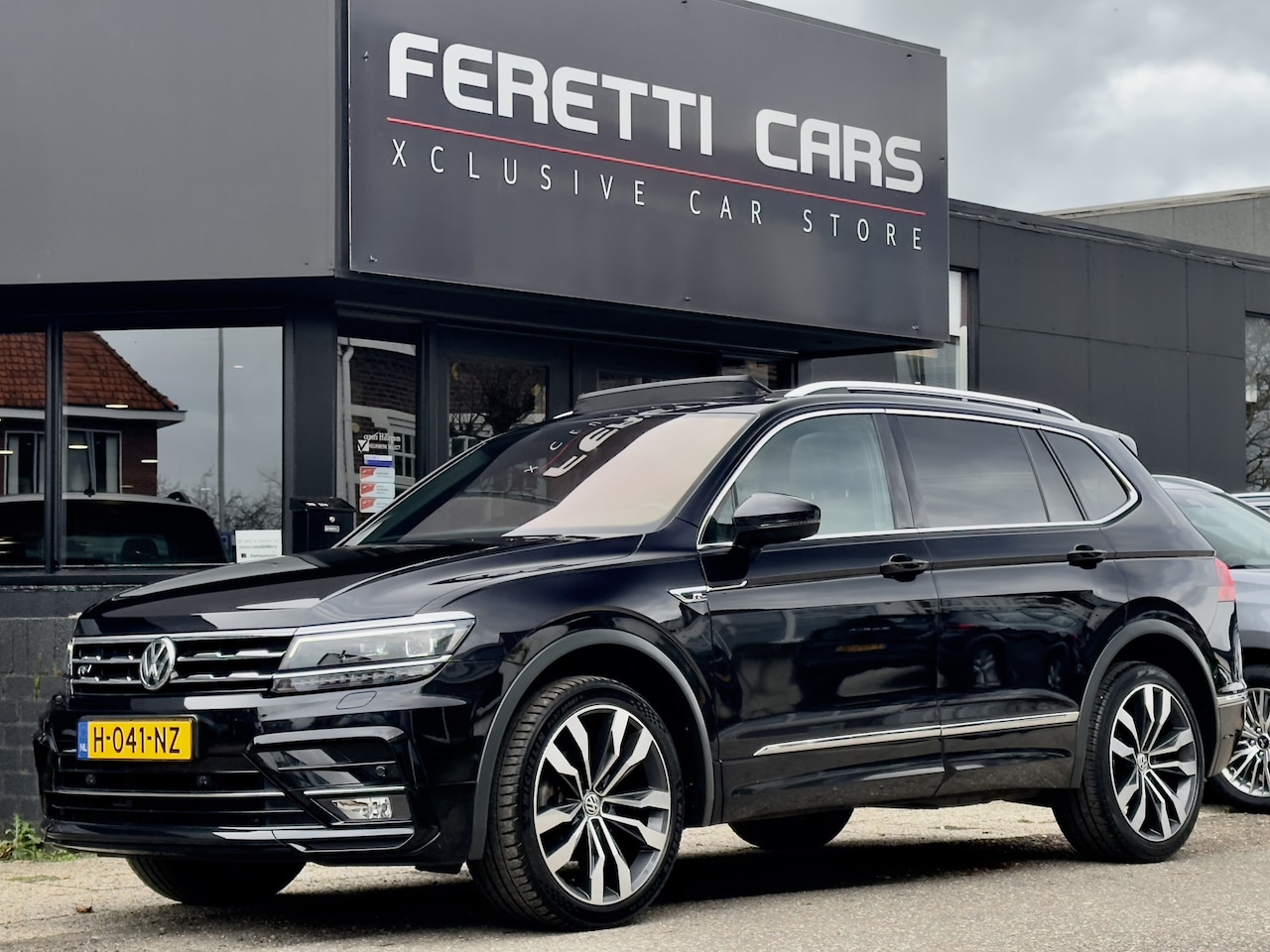 Volkswagen Tiguan Allspace - 1.5 TSI AUT7 HIGHLINE 3X-R-LINE 7PERS PANOADAK LEDER 20 INCH-LMV NAVI CAMERA360 DIGI-DASH - AutoWereld.nl