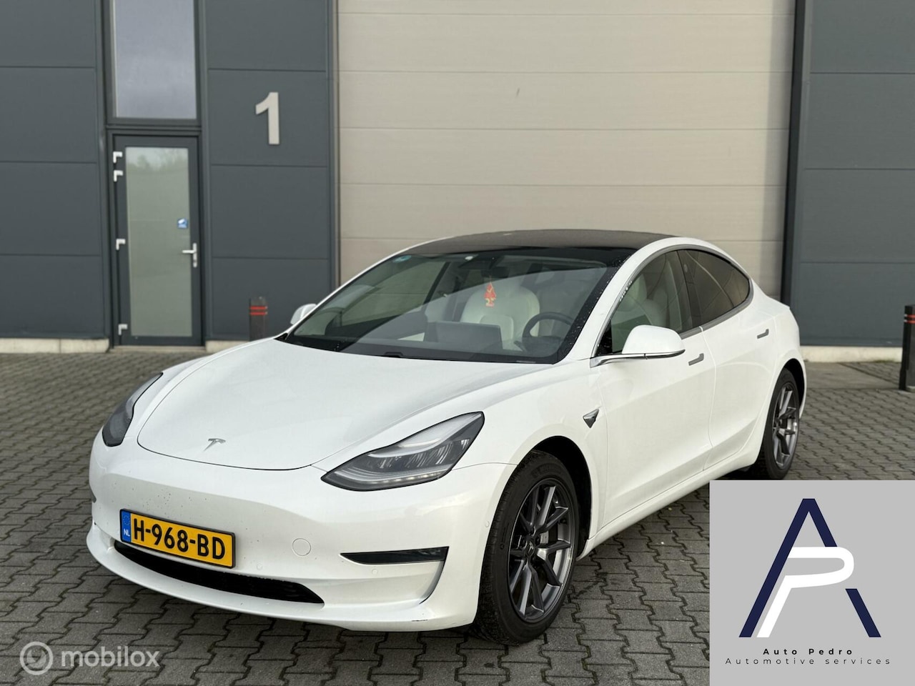 Tesla Model 3 - Long Range RWD Long Range AWD 75 kWh Trekhaak Wit leer In BTW - AutoWereld.nl