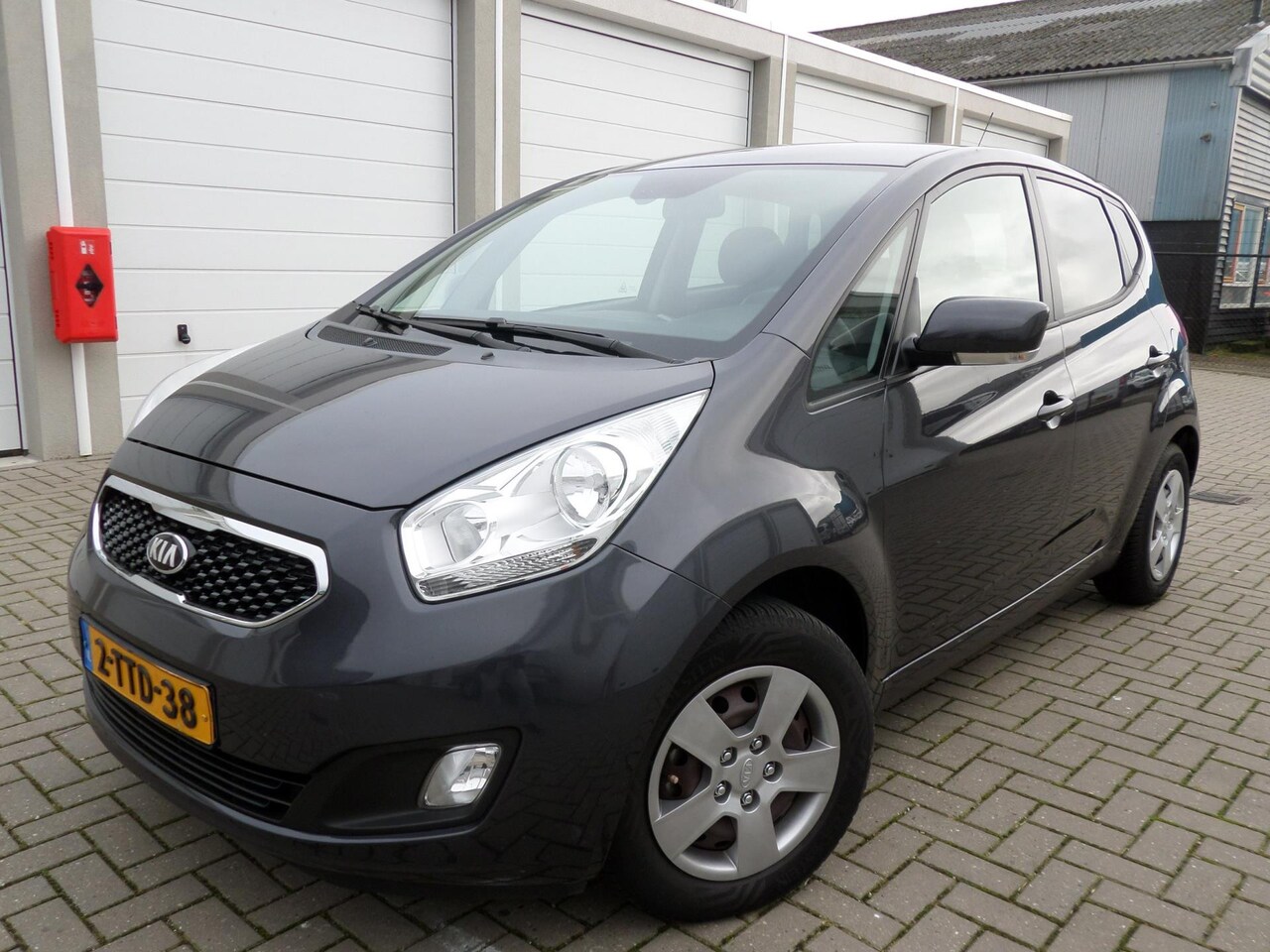 Kia Venga - 1.4 CVVT ExecutiveLine 1.4 CVVT ExecutiveLine - AutoWereld.nl