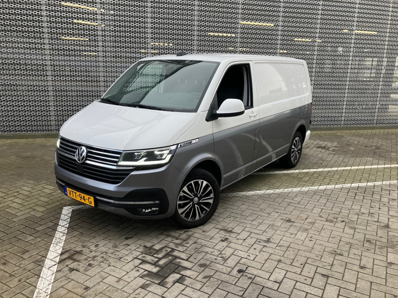 Volkswagen Transporter - 2.0 TDI 150 PK DSG L1H1 28 Bulli Two Twone (wrap) - AutoWereld.nl