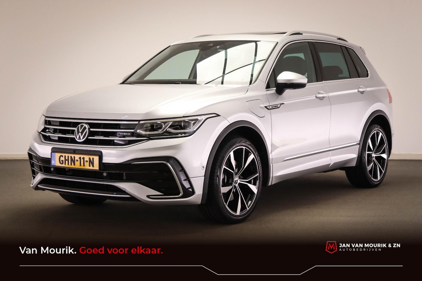 Volkswagen Tiguan - 1.4 TSI eHybrid R-Line Business+ | Panoramadak | Leder | 20 inch | Stoelverwarming - AutoWereld.nl