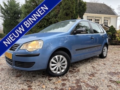 Volkswagen Polo - 1.4-16V Trendline / Automaat / Airco / 5 Drs