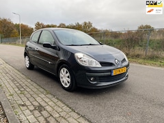 Renault Clio - 1.6-16V Dynamique Comfort Automaat