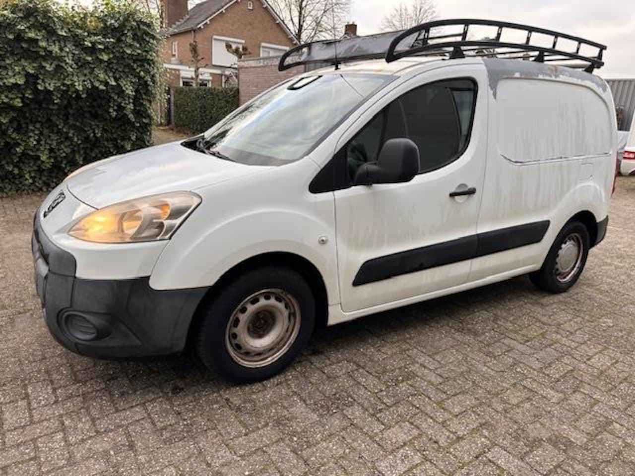 Peugeot Partner - 1.6 hdi 2011 apk 7-25 airco imperiaal trekhaak - AutoWereld.nl