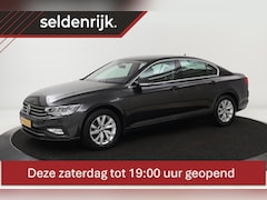 Volkswagen Passat - 1.5 TSI Comfort | Trekhaak | Carplay | PDC | Adaptive Cruise | Navigatie | DAB+ | Bluetoot