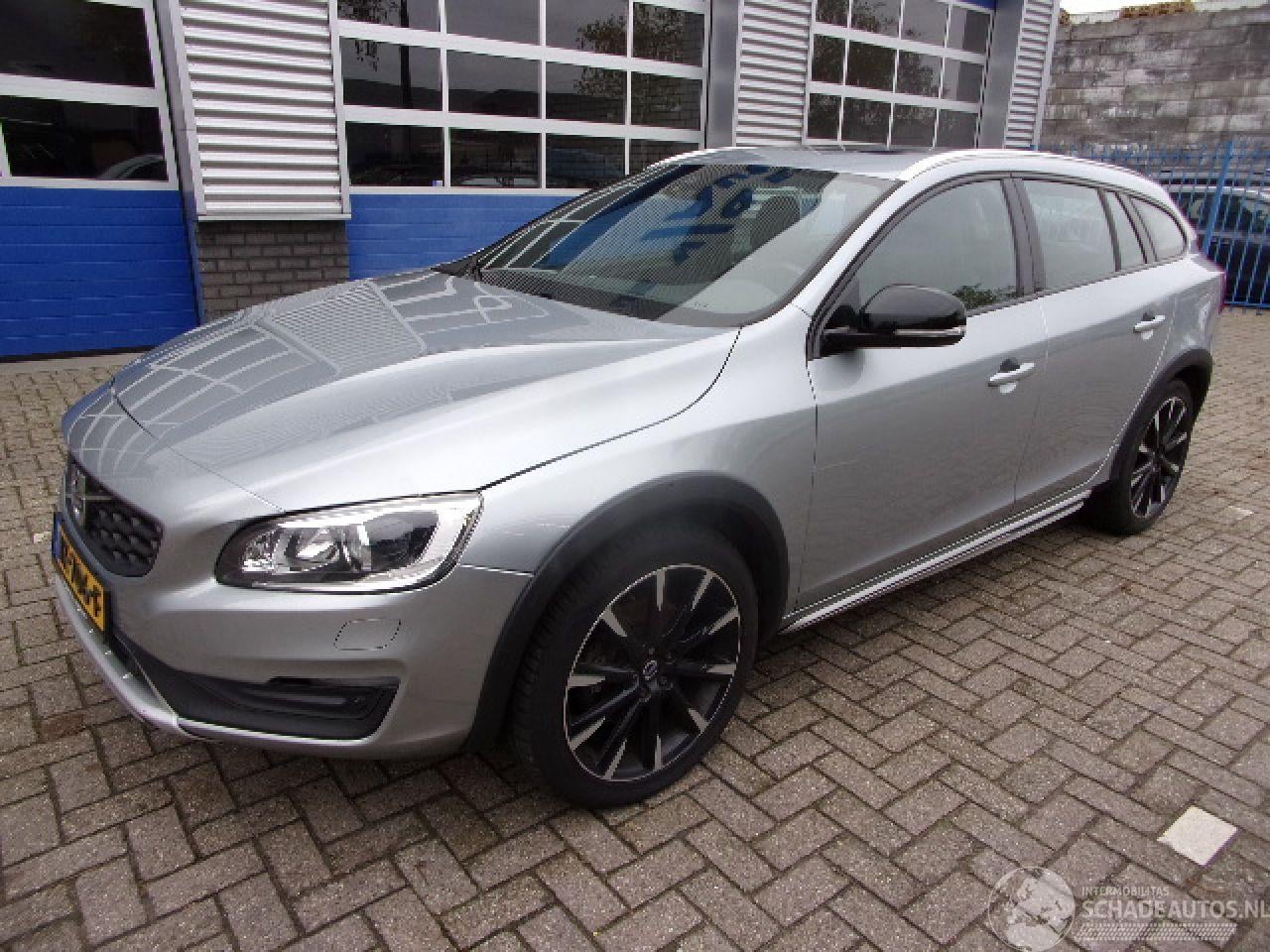 Volvo V60 Cross Country - V-60 2.0 T5 NORDIC+ - AutoWereld.nl