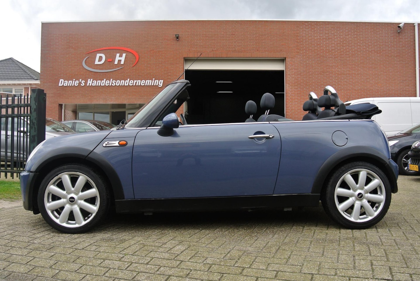 MINI Cabrio - Mini 1.6 Cooper Pepper airco inruil mogelijk nap - AutoWereld.nl