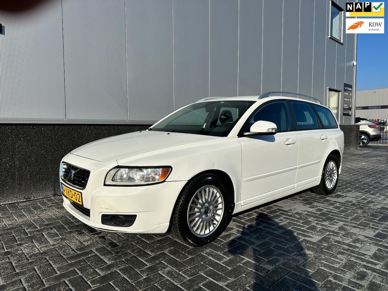 Volvo V50 - 2.0 D3 Kinetic AUT 5 Cil. / Schade R. A. - AutoWereld.nl