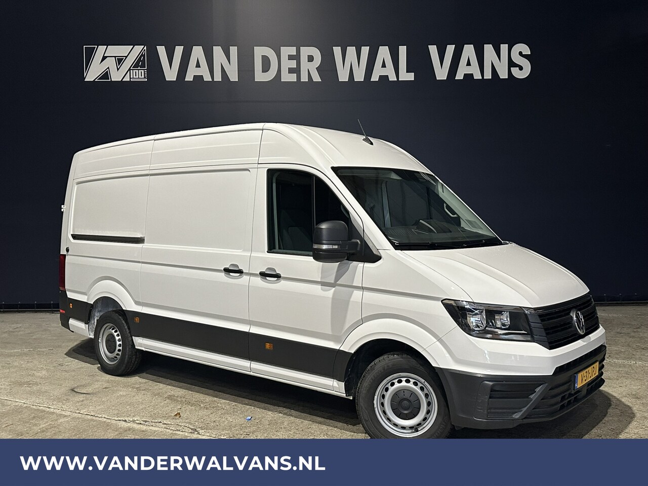 Volkswagen Crafter - 2.0 TDI 140pk L3H3 L2H2 Euro6 Airco | 3000kg Trekhaak | Camera | Leder stuurwiel adaptieve - AutoWereld.nl