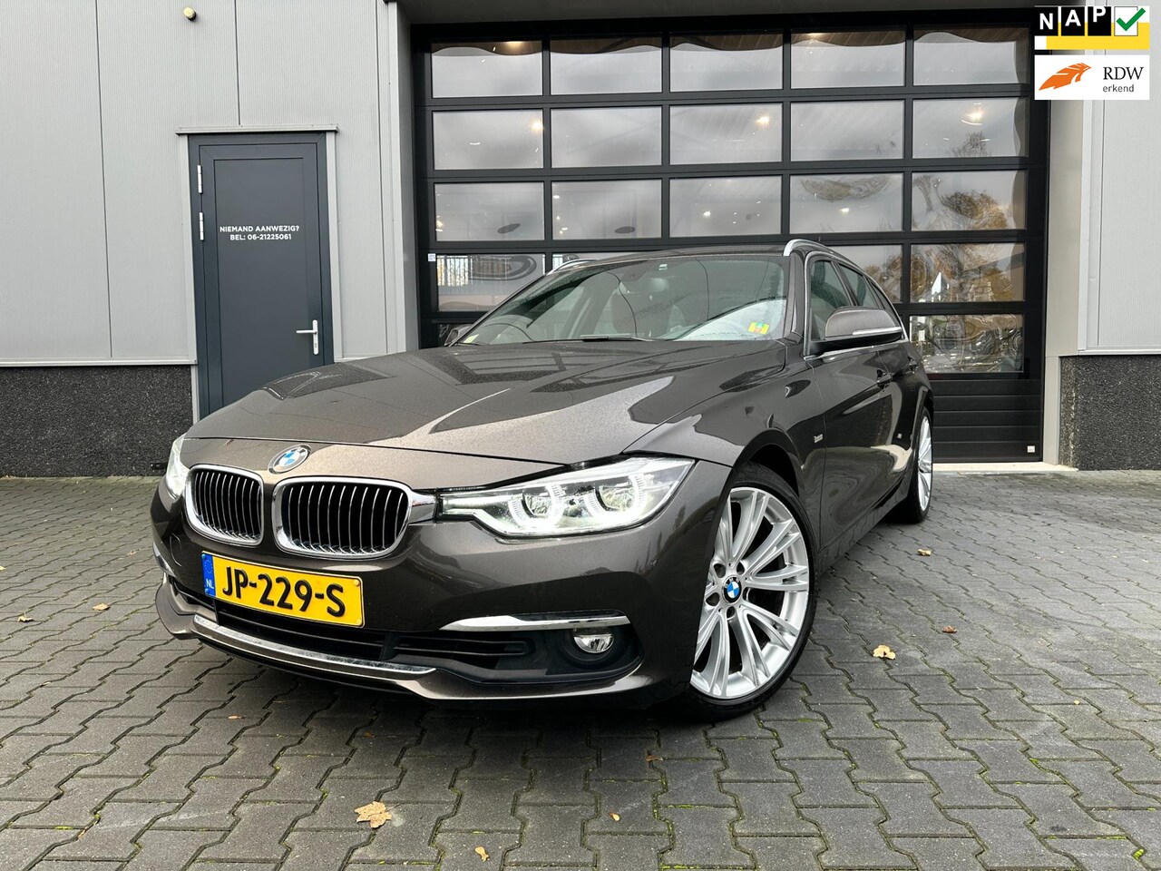 BMW 3-serie Touring - 320i luxury INDIVIDUAL automaat - AutoWereld.nl