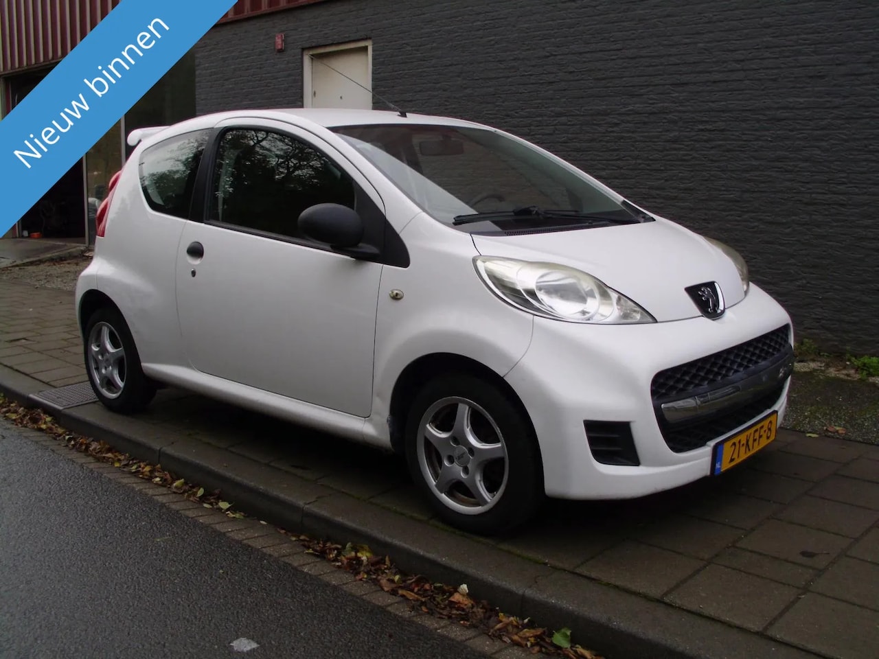 Peugeot 107 - 1.0 km 99000 NAP MET NAVI 11-2009 - AutoWereld.nl