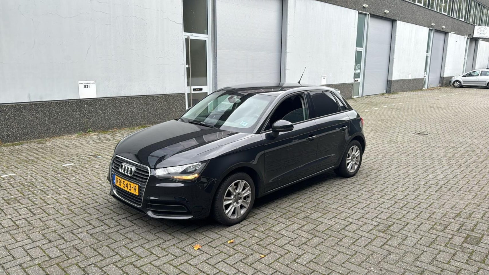 Audi A1 Sportback - 1.6 TDI Attraction Pro Line 211.000 CLIMA EURO 5 ZWART 2013 - AutoWereld.nl