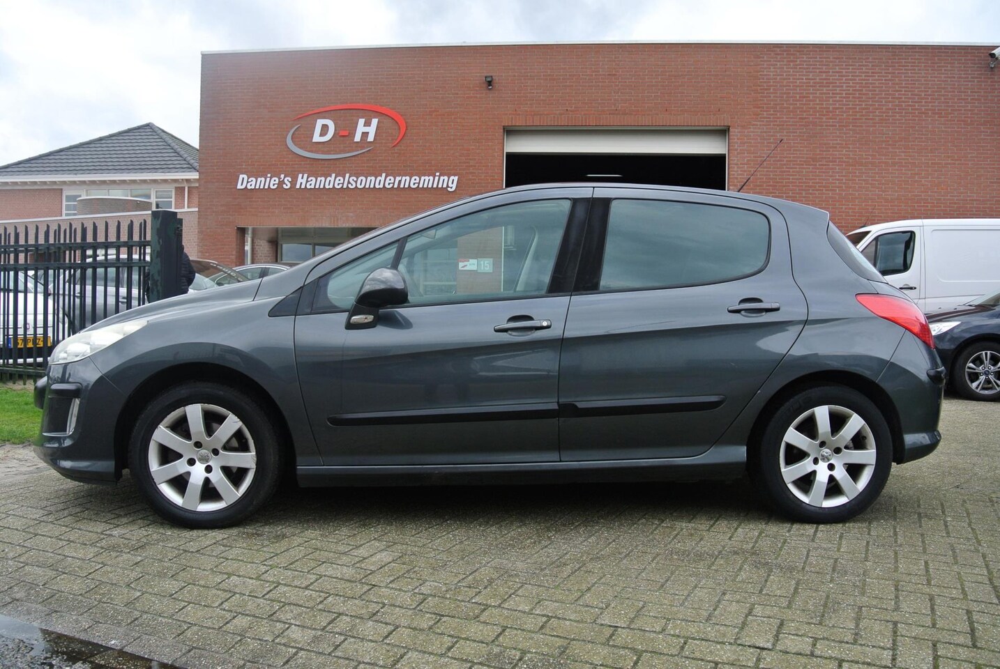 Peugeot 308 - 1.6 VTi XS airco panoramadak trekhaak inruil mogelijk nap - AutoWereld.nl