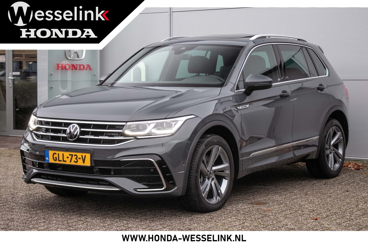 Volkswagen Tiguan - 1.4 TSI eHybrid R-Line Business+ - All-in rijklrprs | Leer | Elekt. panodak | 360° camera - AutoWereld.nl