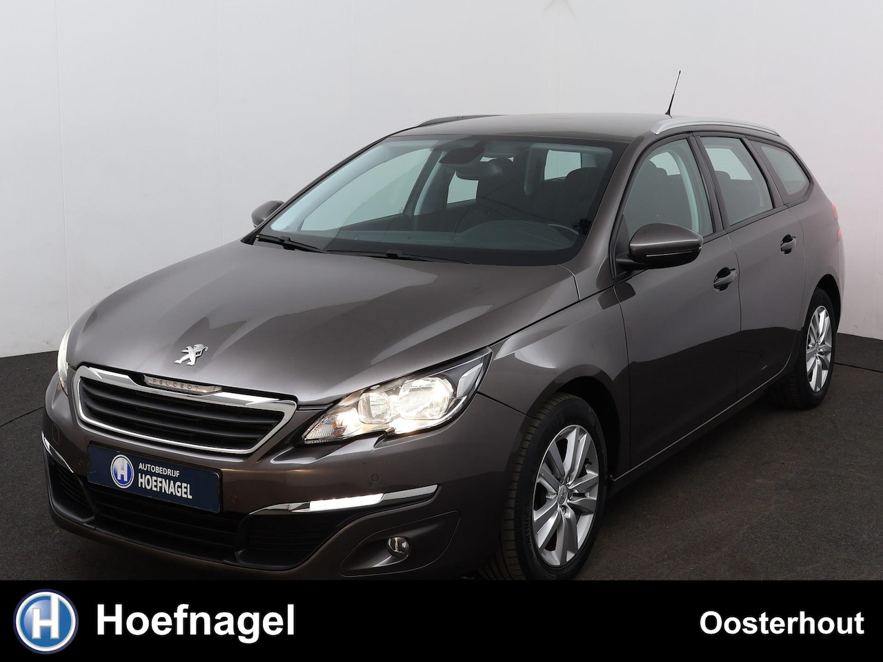 Peugeot 308 SW - 1.2 PureTech Allure Navigatie | Parkeersensoren | Cruise Control - AutoWereld.nl