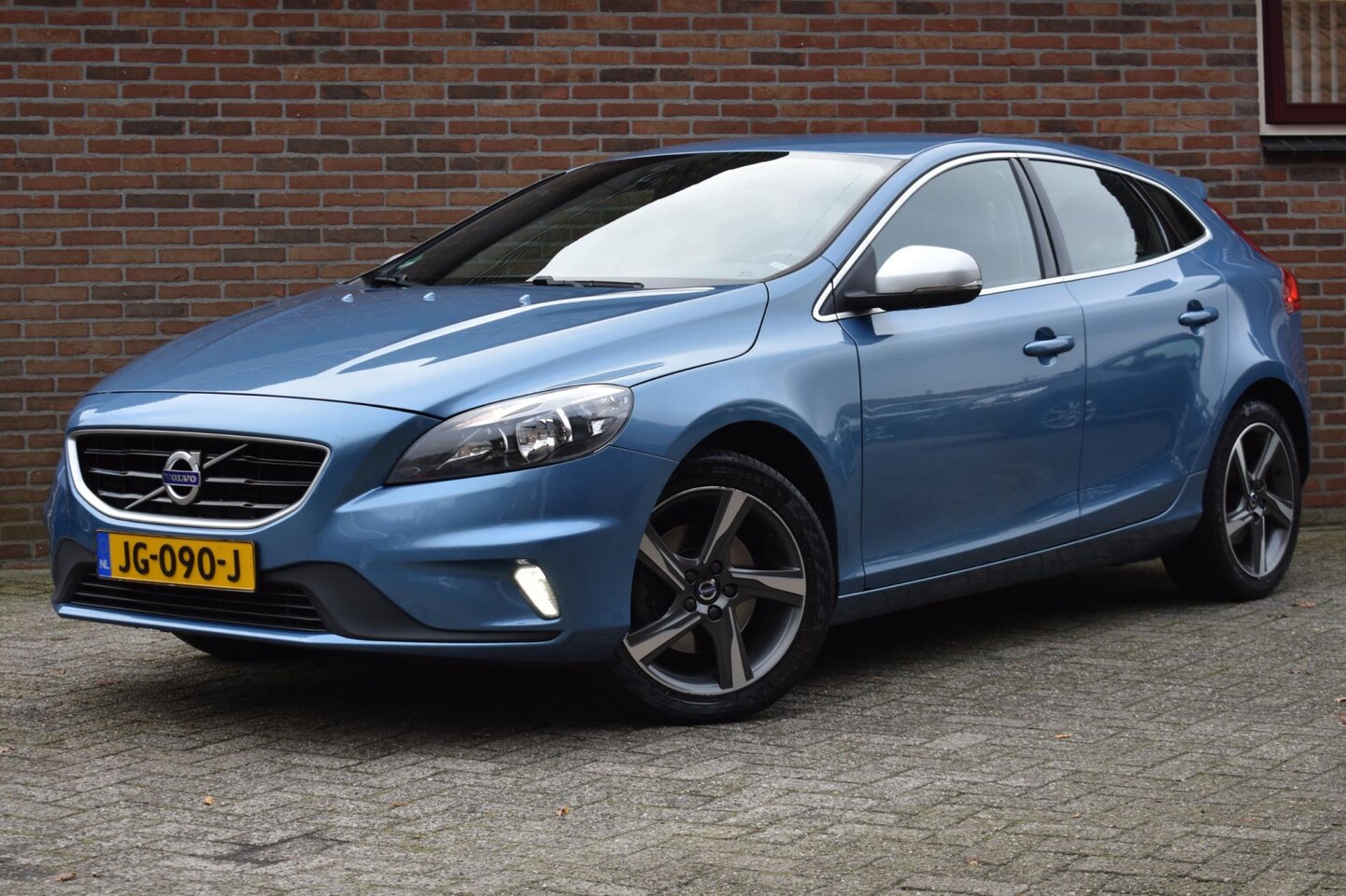 Volvo V40 - 2.0 T3 Summum '16 Navi Cruise Clima Inruil mogelijk - AutoWereld.nl