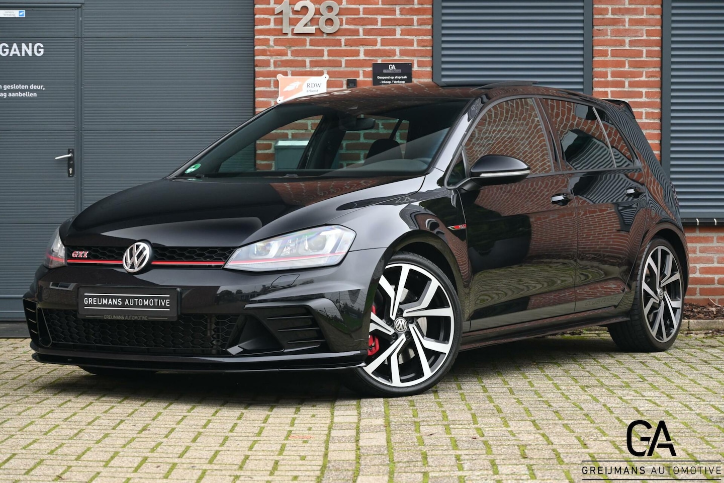 Volkswagen Golf - GTI Clubsport|SCHAALSTOELEN|PANORAMADAK|370PK|CARPLAY - AutoWereld.nl