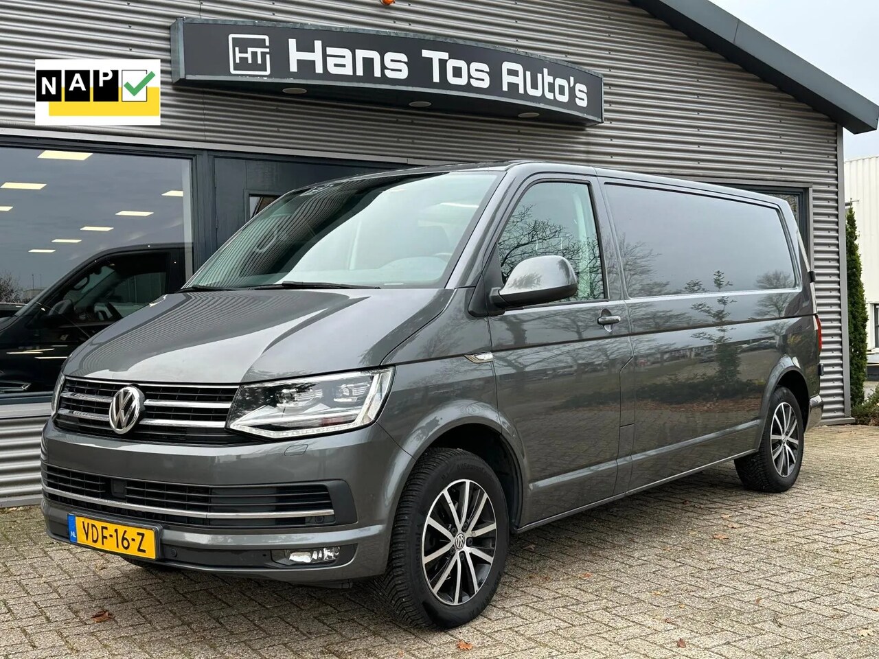 Volkswagen Transporter - T6 2.0 TDi 150pk AUT L2H1 Highline - AutoWereld.nl