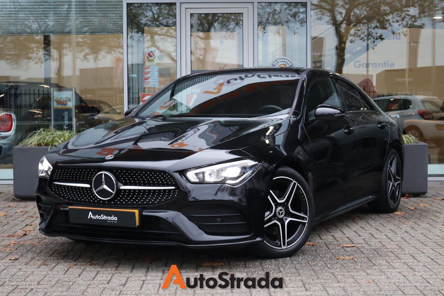 Mercedes-Benz CLA-Klasse - Coupé 180 AMG-Line 136pk | Sfeer | Trekhaak | DAB | Navi | Cruise | Stoelverwarming | 1e E - AutoWereld.nl