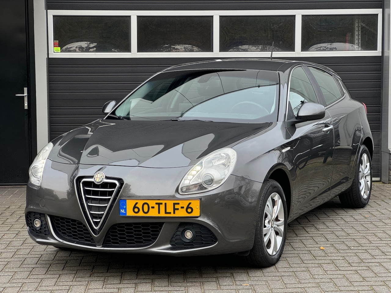 Alfa Romeo Giulietta - 1.4 T Distinctive Navi, Cruise, Climate Control, NAP - AutoWereld.nl