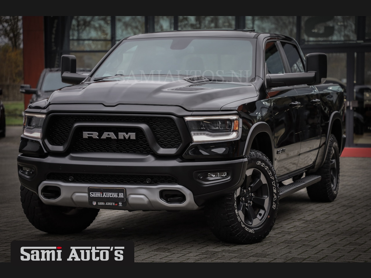 Dodge Ram 1500 - REBEL SPORT | 5.7 V8 4x4 | LAGE KM STAND | BOM VOL | Crew Cab | LUCHTVERING | PANODAK | DC - AutoWereld.nl