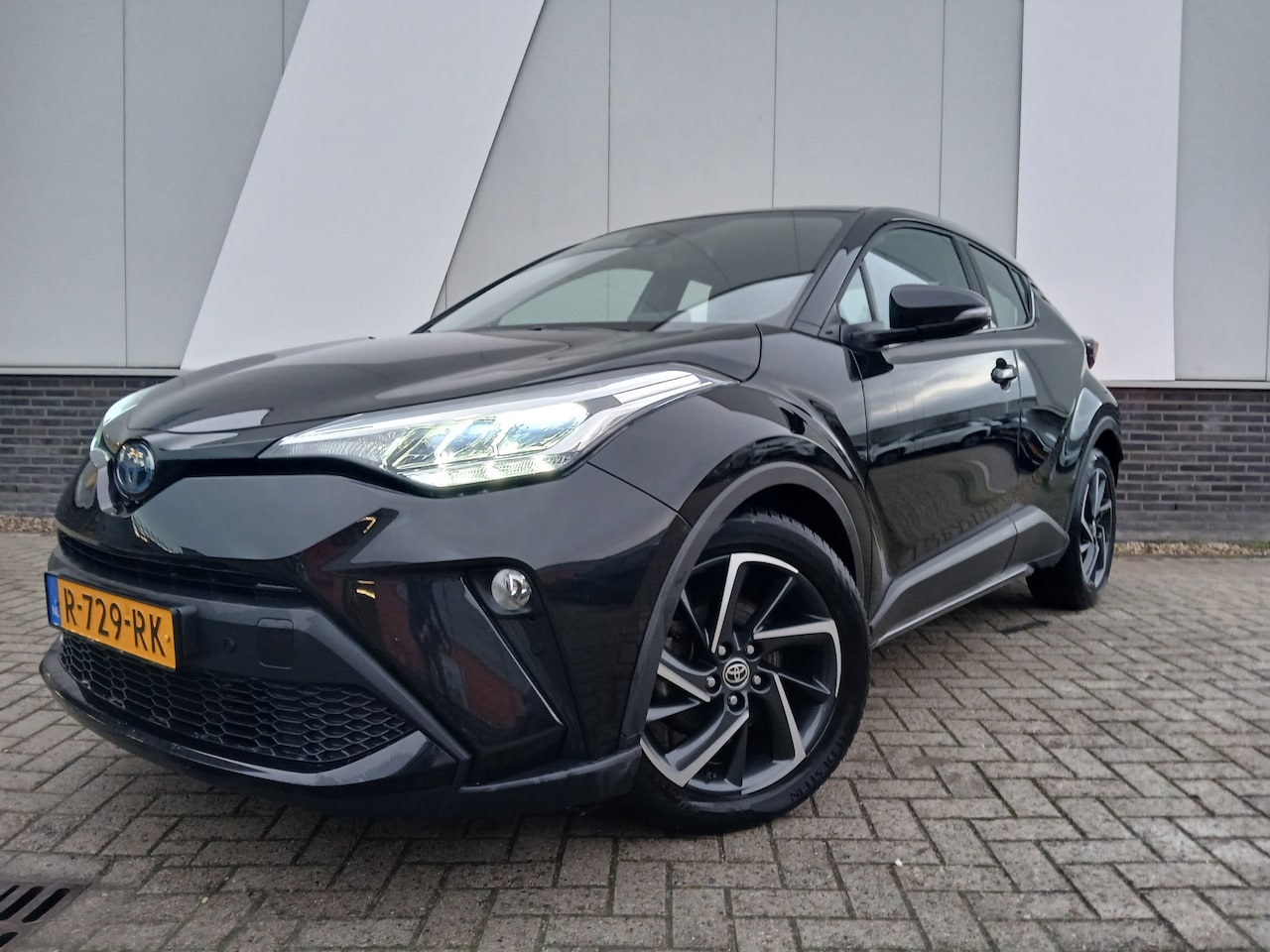 Toyota C-HR - 1.8 Hybrid Dynamic | All season banden | Ad Cruise | PDC v+a | - AutoWereld.nl