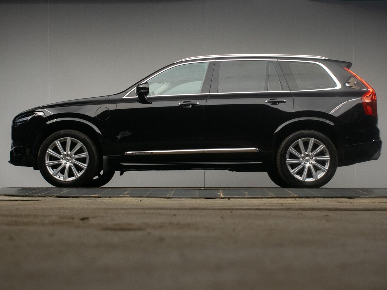 Volvo XC90 - 2.0 T8 Twin Engine AWD Inscription 7P. (PANORAMADAK,BOWERS&WILKINS,LEDER,STOELVERKOELING,C - AutoWereld.nl