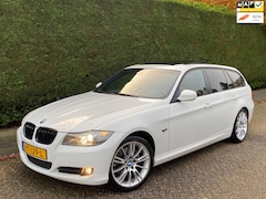 BMW 3-serie Touring - 320i RIJDT NIEUW/XENON/LEER/PANORAMADAK