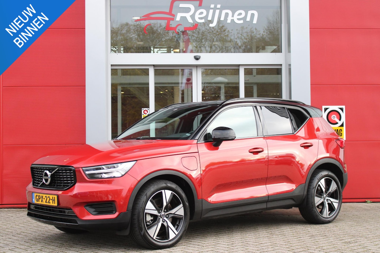 Volvo XC40 - 1.5 T4 RECHARGE 211PK R-DESIGN | NAVIGATIE | PANORAMA SCHUIF / KANTELDAK | ELEKTRISCHE ACH - AutoWereld.nl