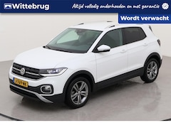 Volkswagen T-Cross - 1.0 TSI Style Executive Parkeersensoren / Camera / Navigatie / Clima / LM Velgen / LED