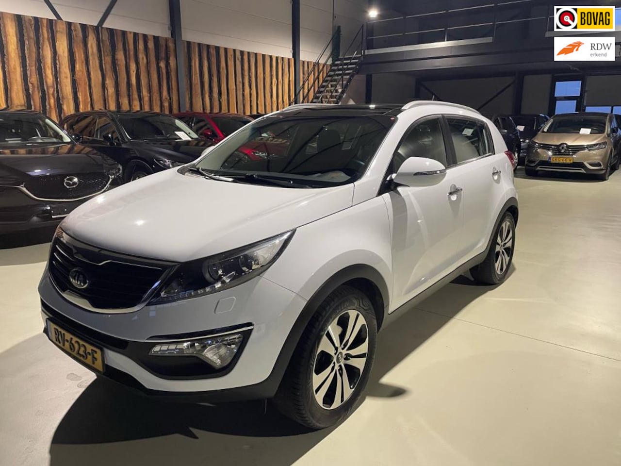 Kia Sportage - 2.0 Plus Pack Panoramadak trekhaak stoelverwarming - AutoWereld.nl