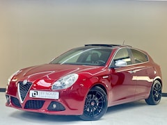 Alfa Romeo Giulietta - 1.4 T Distinctive, 170Pk, 2011, Panoramadak, Volledig leder, Cruise control, Parkeersensor