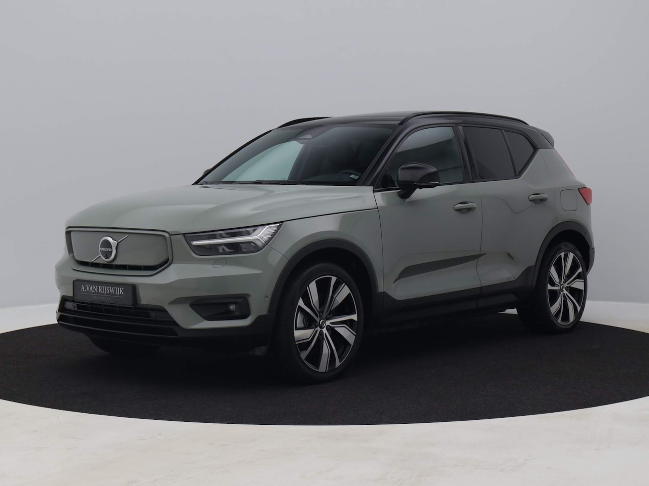 Volvo XC40 - Recharge Twin Pro | 360° | PANO | H&K | ADAPTIVE | STOEL- EN STUURVERW. | TREKHAAK - AutoWereld.nl