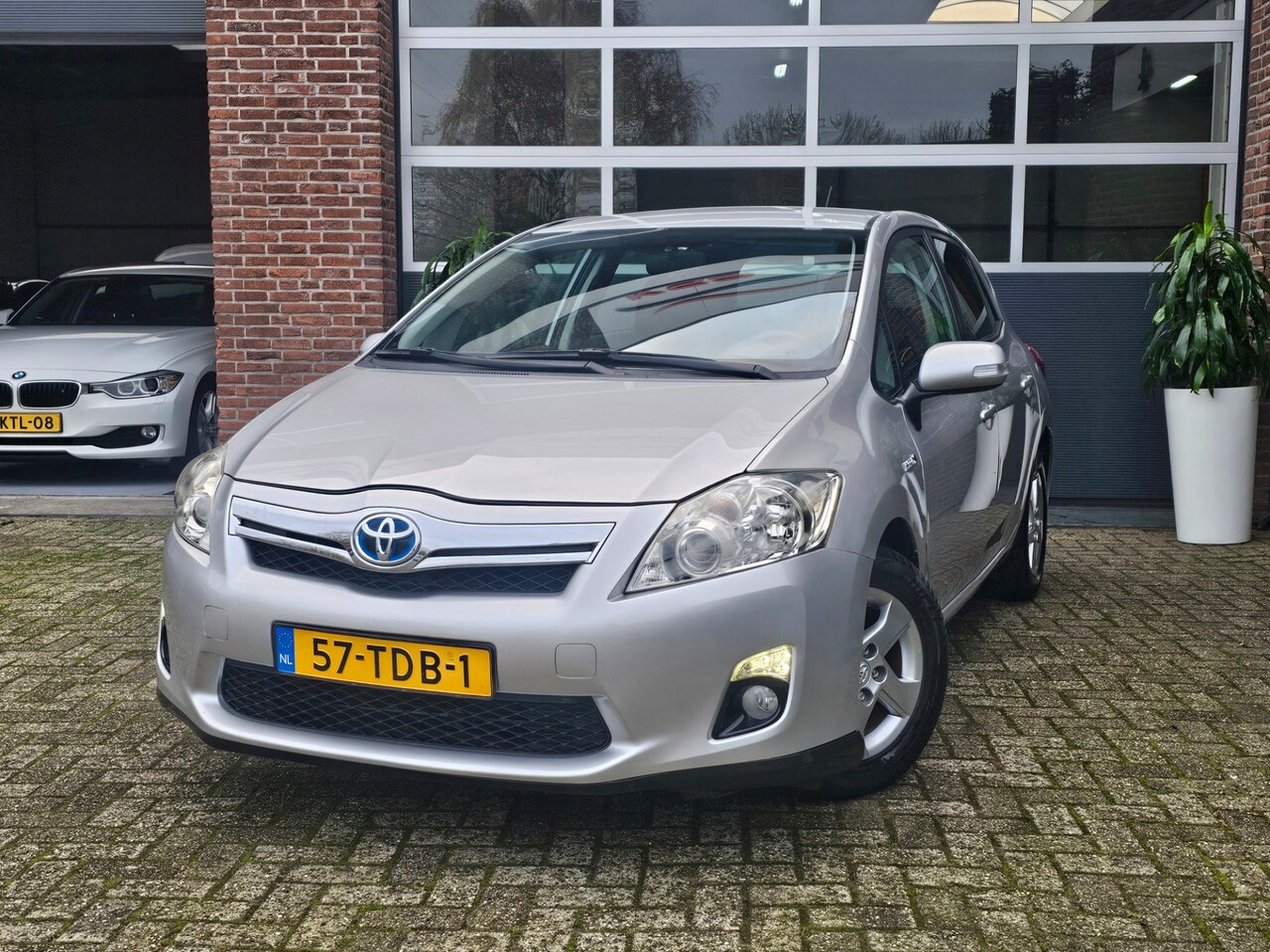 Toyota Auris - 1.8 Full Hybrid Aspiration Nap| Apk|Clima |Navi - AutoWereld.nl