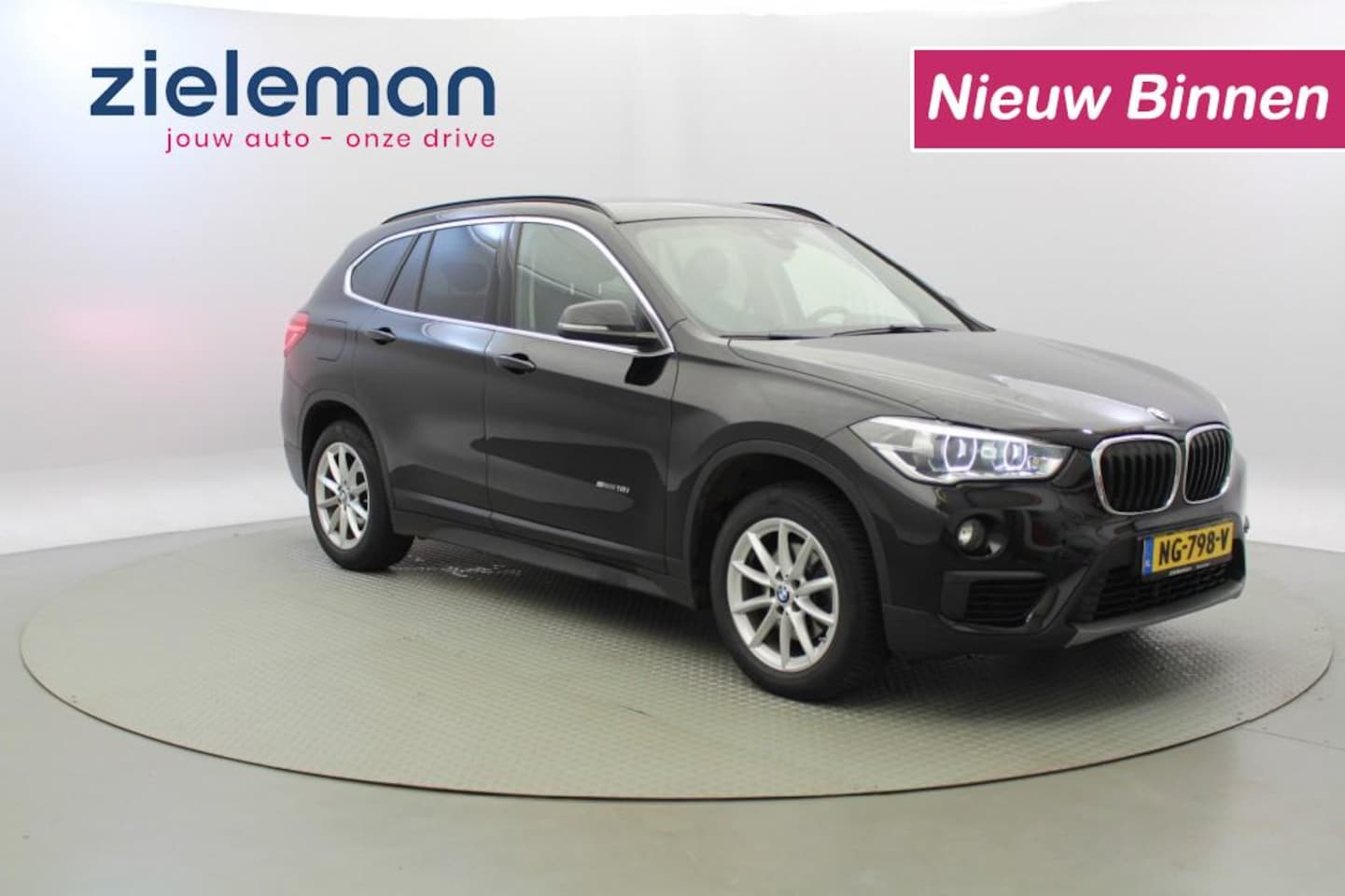 BMW X1 - sDrive18i Centennial Executive - LED, Clima, Trekhaak - AutoWereld.nl