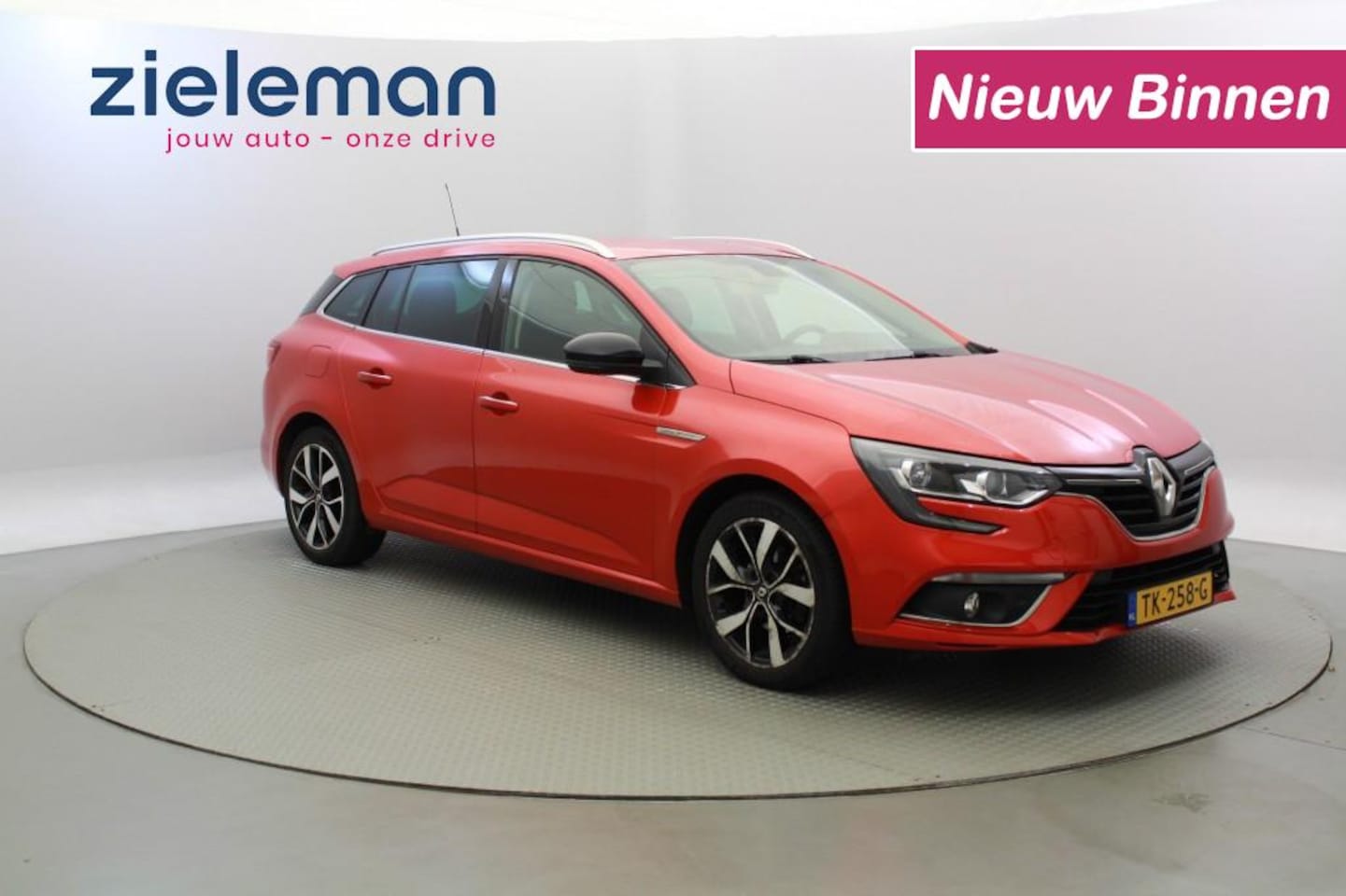 Renault Mégane Estate - Estate 1.3 TCe Limited Automaat 140 PK - Carplay, Trekhaak - AutoWereld.nl