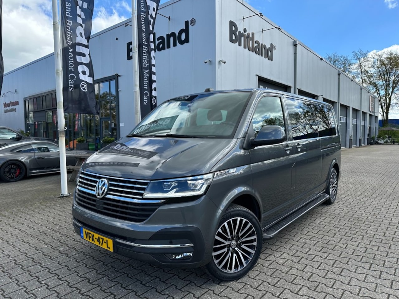 Volkswagen Transporter - 2.0 TDI 199PK DSG DC BULLI bj2020 *Navi *Adaptive *Virtual *Led - AutoWereld.nl