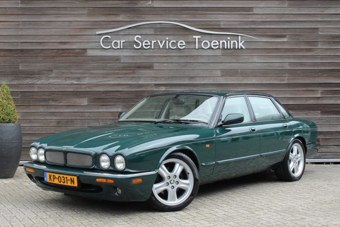 Jaguar XJR - 4.0 V8 Supercharged - AutoWereld.nl