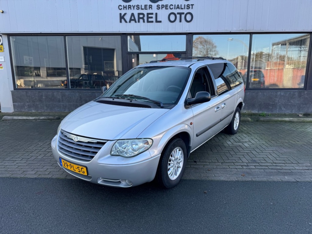 Chrysler Voyager - 3.3i V6 SE Luxe 3.3i V6 SE Luxe - AutoWereld.nl